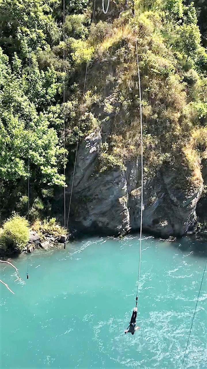 Queenstown_BungeeJump_(2).jpg